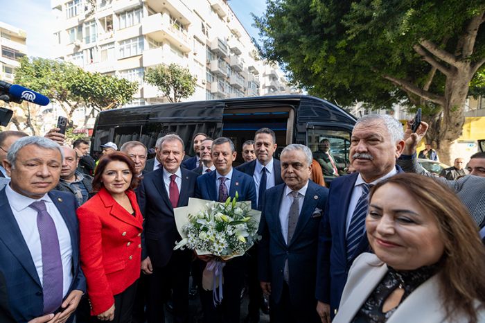 CHP Genel Bakan zgr zel, Bakan Seeri Ziyaret Etti
