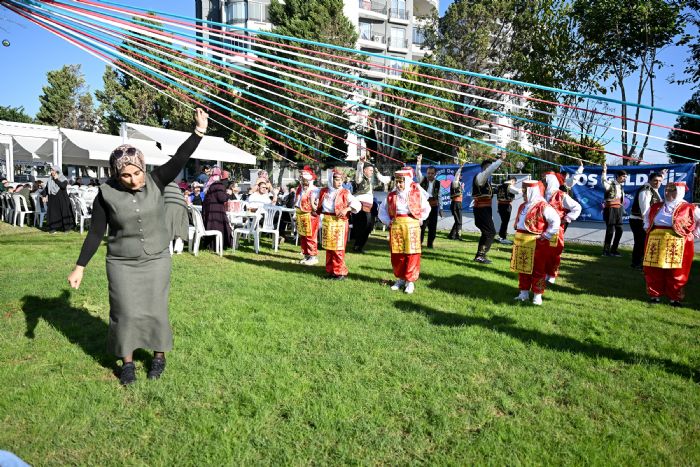 B�Y�K�EH�R BELED�YES�, ENGELS�Z YA�AM PARKI�NDA RENKL� ETK�NL�KLERE EV SAH�PL��� YAPTI