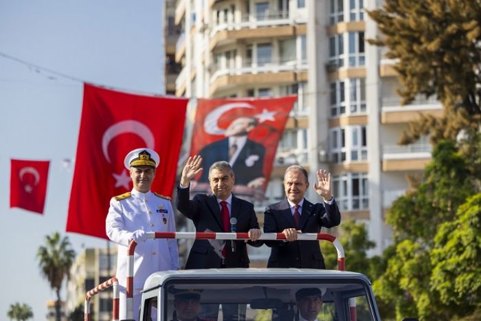 CUMHUR�YET CO�KUSU T�M MERS�N�� SARDI