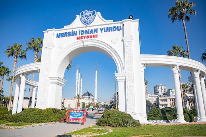 Mersin Bykehir, Taraftar Meydanlarnda alma Balatt