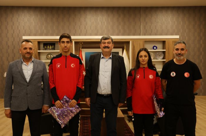 BA�KAN YILDIZ, �AMP�YONLARI A�IRLADI