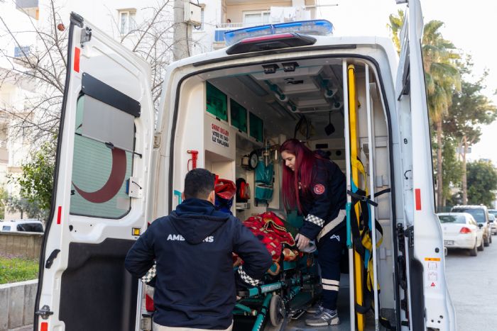 Hasta Nakil Ambulanslar le 70 Bin Hasta Nakli Saland