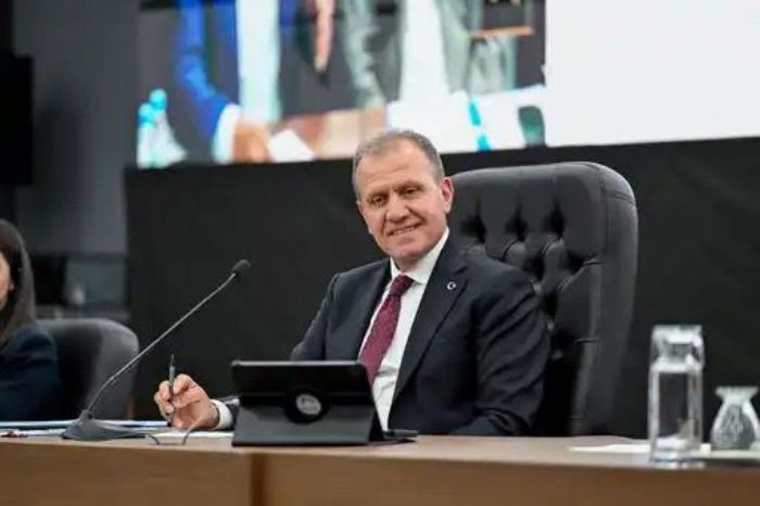 �Gen�ler i�in, k�lt�r i�in konserlere devam edece�iz�