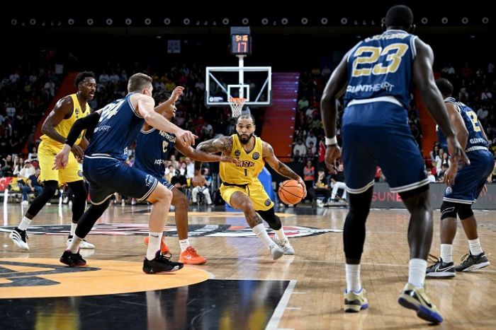 YUNANLILAR MERS�N�DE HEZ�METE U�RADI