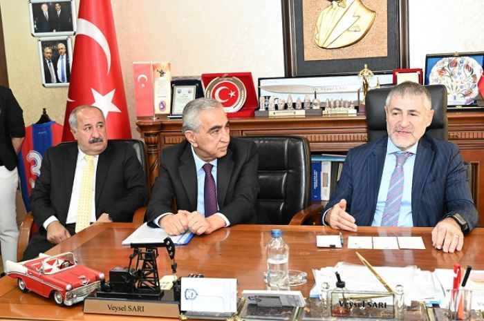 Eski Hazine ve Maliye Bakan� Nebati�den Ba�kan Sar��ya ziyaret