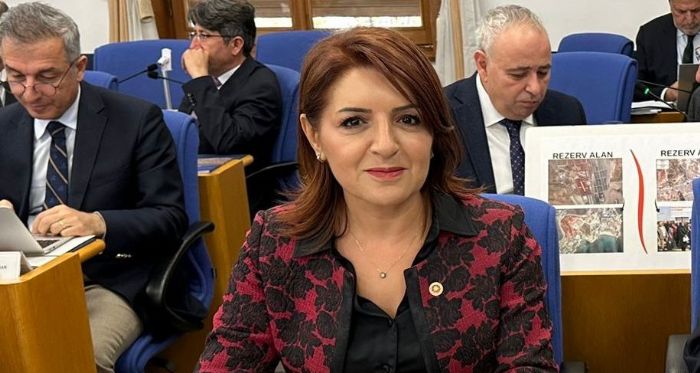 CHP�L� KI�: �MERS�N, �KT�DARIN �HMAL�YLE K�RLET�LEN VE Y�K ALTINDA EZ�LEN B�R KENT H�L�NE GELDݔ