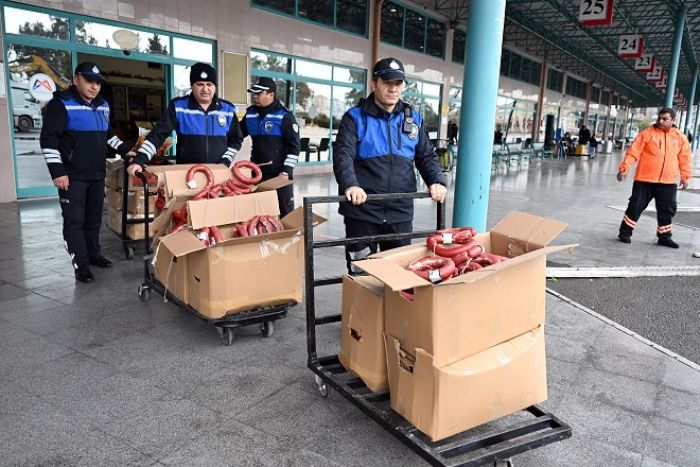 MERS�N B�Y�K�EH�R SA�LIKSIZ KO�ULLARDA GIDA SEVK�YATINA GE��T VERM�YOR