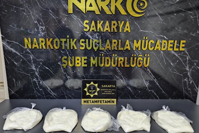 Emekli polis uyuturucuyla yakaland