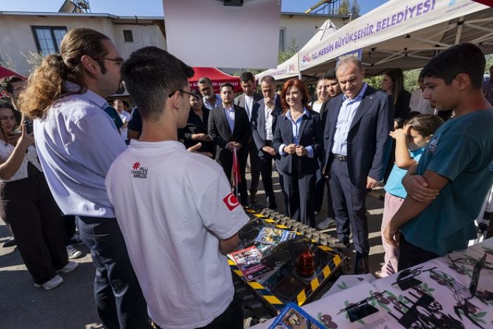 BA�KAN SE�ER GELECE��N B�L�M �NSANLARI �LE �2. MERCAN B�L�M �ENL��ݒNDE BULU�TU