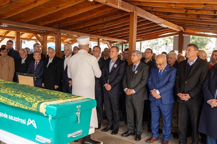 Bakan Seer, Eski Kltr Bakan Ve Chp Gemi Dnem Mersin Milletvekili Fikri Salarn Annesinin C